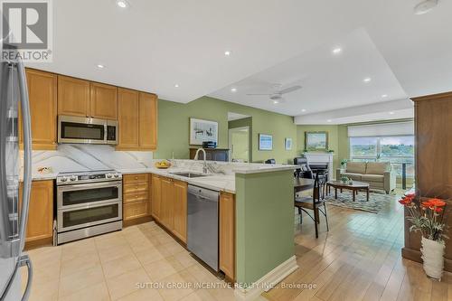 609 - 6 Toronto Street, Barrie, ON - Indoor Photo Showing Kitchen