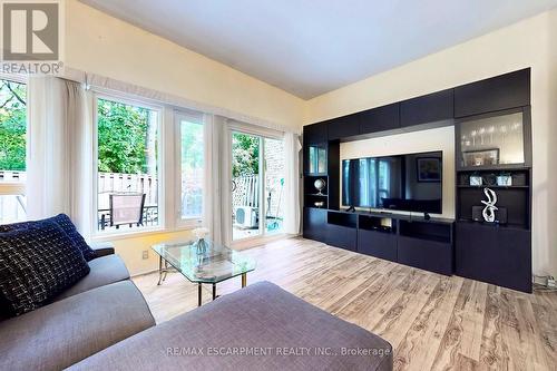 170 - 2050 Upper Middle Road, Burlington, ON - Indoor Photo Showing Living Room