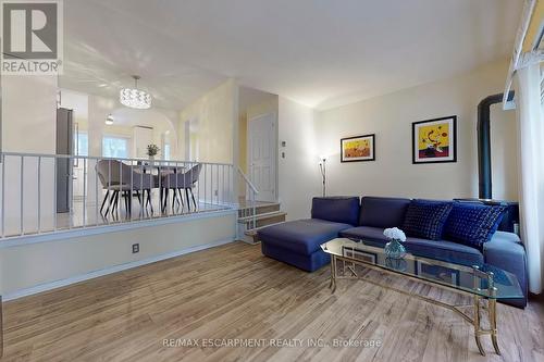 170 - 2050 Upper Middle Road, Burlington, ON - Indoor Photo Showing Living Room