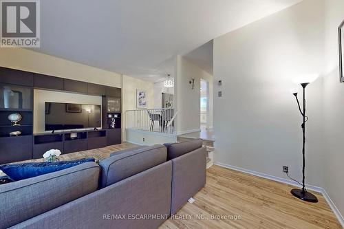 170 - 2050 Upper Middle Road, Burlington, ON - Indoor Photo Showing Living Room