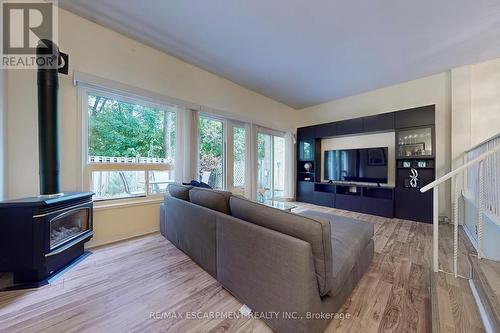 170 - 2050 Upper Middle Road, Burlington, ON - Indoor Photo Showing Living Room