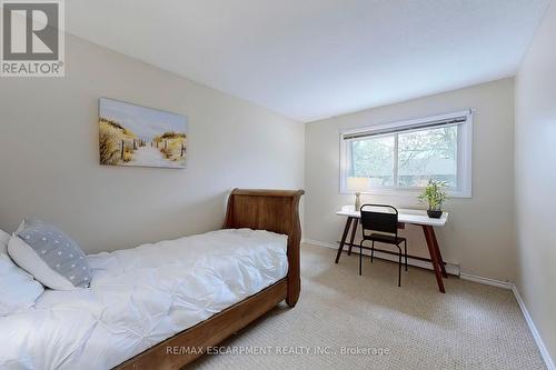 170 - 2050 Upper Middle Road, Burlington, ON - Indoor Photo Showing Bedroom