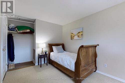 170 - 2050 Upper Middle Road, Burlington, ON - Indoor Photo Showing Bedroom