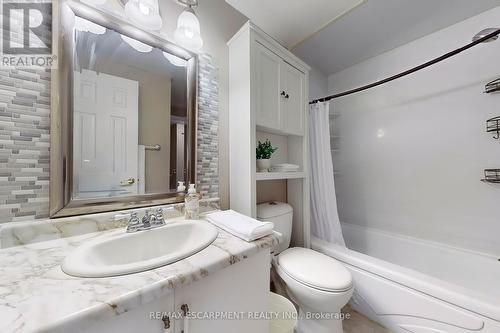 170 - 2050 Upper Middle Road, Burlington, ON - Indoor Photo Showing Bathroom