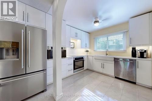 170 - 2050 Upper Middle Road, Burlington, ON - Indoor Photo Showing Kitchen With Stainless Steel Kitchen