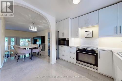 170 - 2050 Upper Middle Road, Burlington, ON - Indoor Photo Showing Kitchen