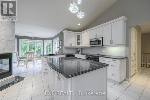 27 Calvert Place, Thames Centre (Dorchester), ON - Indoor Photo Showing Kitchen