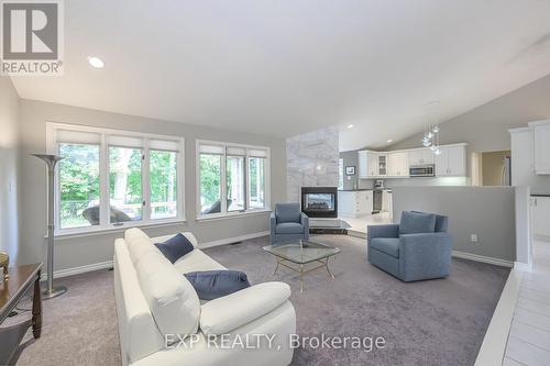 27 Calvert Place, Thames Centre (Dorchester), ON - Indoor Photo Showing Living Room With Fireplace