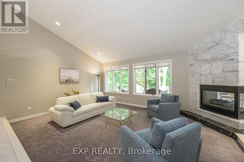 27 Calvert Place, Thames Centre (Dorchester), ON - Indoor Photo Showing Living Room With Fireplace