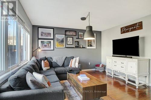 45 Nancroft Crescent, Cambridge, ON - Indoor Photo Showing Living Room