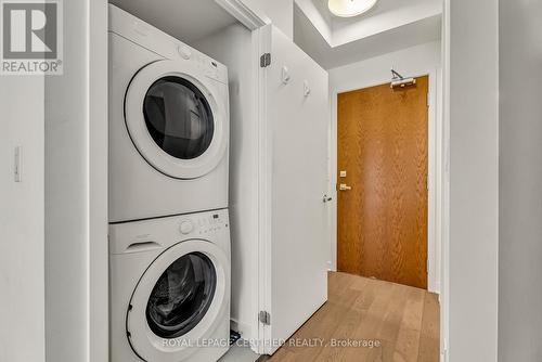 804 - 360 Square One Drive, Mississauga, ON - Indoor Photo Showing Laundry Room