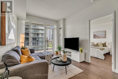 804 - 360 Square One Drive, Mississauga, ON - Indoor Photo Showing Living Room