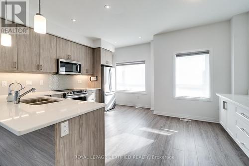 4 - 51 Sparrow Avenue, Cambridge, ON - Indoor Photo Showing Kitchen With Double Sink With Upgraded Kitchen