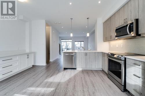 4 - 51 Sparrow Avenue, Cambridge, ON - Indoor Photo Showing Kitchen With Upgraded Kitchen