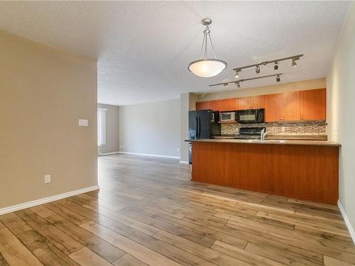 204-2823 Jacklin Rd, Langford, BC - Indoor Photo Showing Kitchen