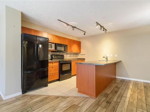 204-2823 Jacklin Rd, Langford, BC - Indoor Photo Showing Kitchen