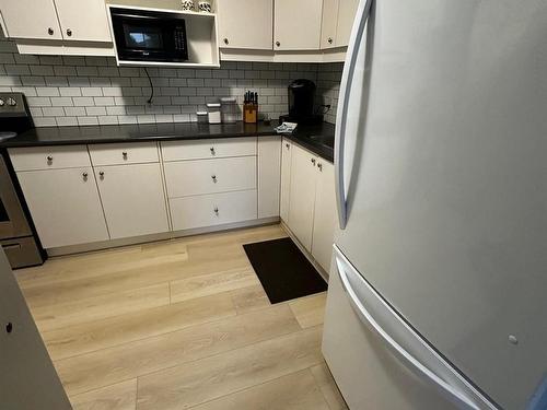 206-73 Gorge Rd West, Saanich, BC - Indoor Photo Showing Kitchen