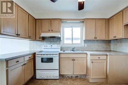 2 - 49 Selkirk Avenue, Hamilton, ON - Indoor Photo Showing Kitchen