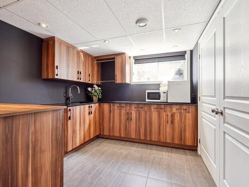 Salle de lavage - 1 Crois. Du Vallon, Terrebonne (Lachenaie), QC - Indoor Photo Showing Kitchen