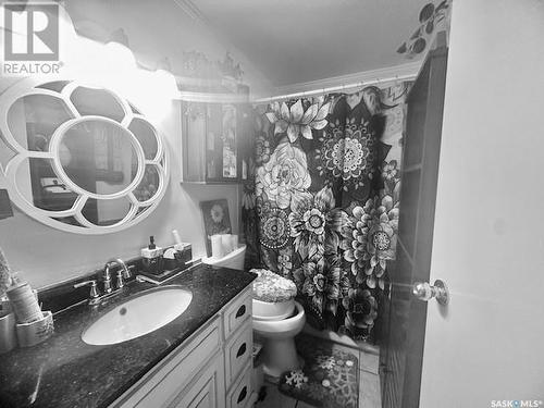 1515 Laronge Avenue, La Ronge, SK - Indoor Photo Showing Bathroom