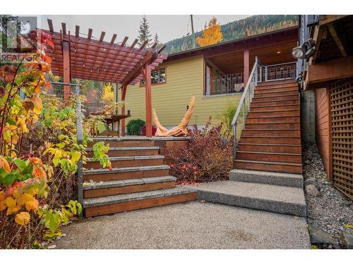 1630 Knox Road, Nelson, BC - Outdoor With Exterior