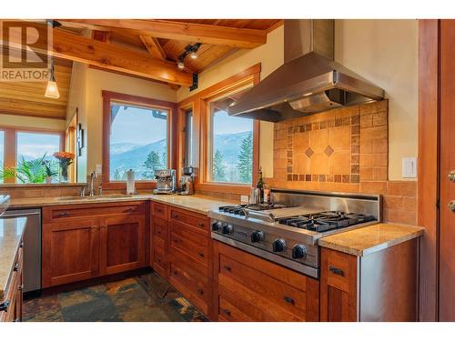 1630 Knox Road, Nelson, BC - Indoor Photo Showing Kitchen