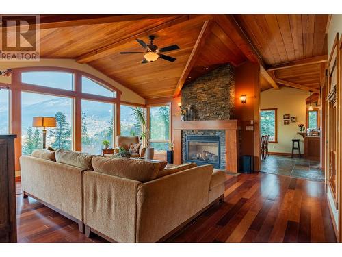 1630 Knox Road, Nelson, BC - Indoor Photo Showing Living Room With Fireplace