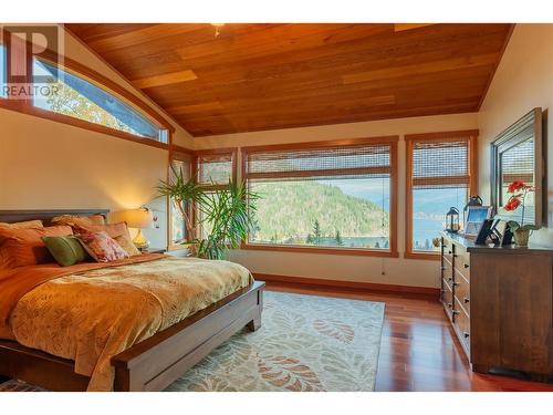 1630 Knox Road, Nelson, BC - Indoor Photo Showing Bedroom