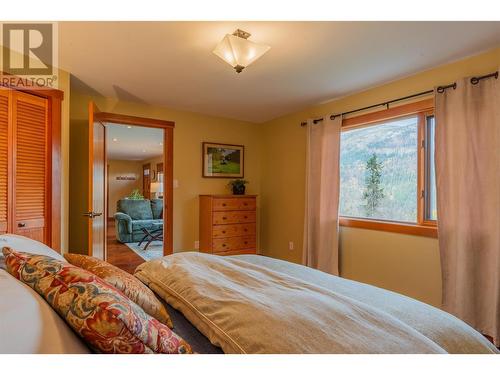 1630 Knox Road, Nelson, BC - Indoor Photo Showing Bedroom