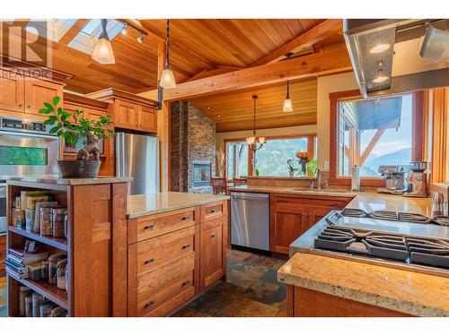 1630 Knox Road, Nelson, BC - Indoor Photo Showing Kitchen