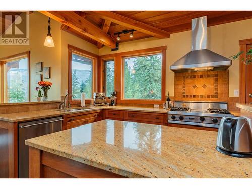 1630 Knox Road, Nelson, BC - Indoor Photo Showing Kitchen With Double Sink