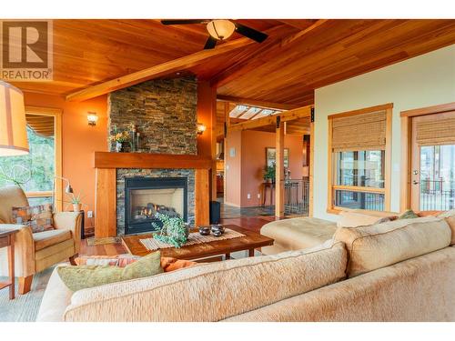 1630 Knox Road, Nelson, BC - Indoor Photo Showing Living Room With Fireplace