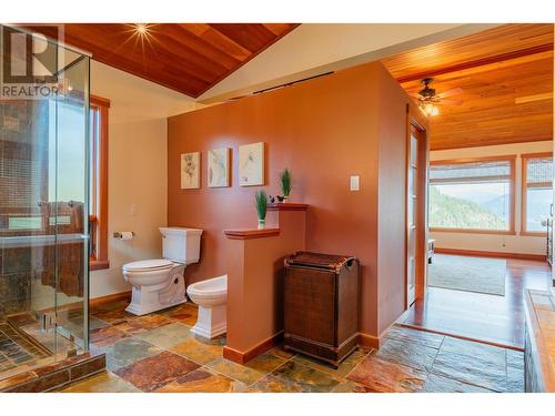 1630 Knox Road, Nelson, BC - Indoor Photo Showing Bathroom