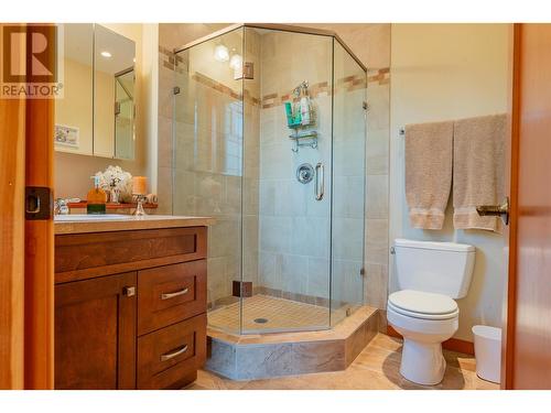 1630 Knox Road, Nelson, BC - Indoor Photo Showing Bathroom