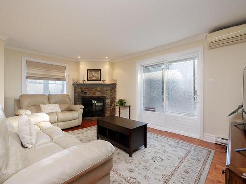 Salon - 1-1740 Rue Du Tournesol, Saint-Lazare, QC - Indoor Photo Showing Living Room With Fireplace