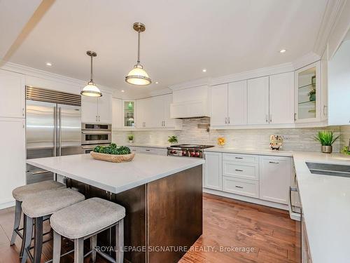 860 Bramble Crt, Mississauga, ON - Indoor Photo Showing Kitchen With Upgraded Kitchen