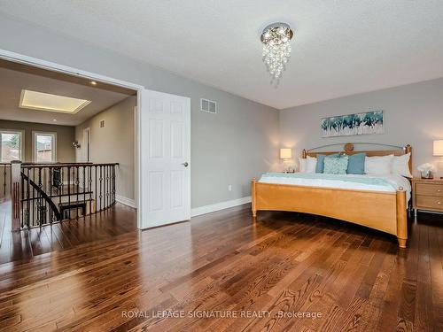 860 Bramble Crt, Mississauga, ON - Indoor Photo Showing Bedroom