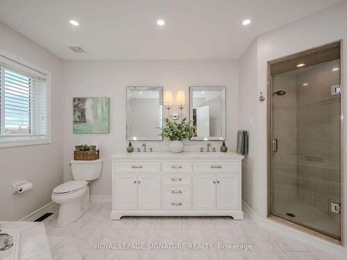 860 Bramble Crt, Mississauga, ON - Indoor Photo Showing Bathroom