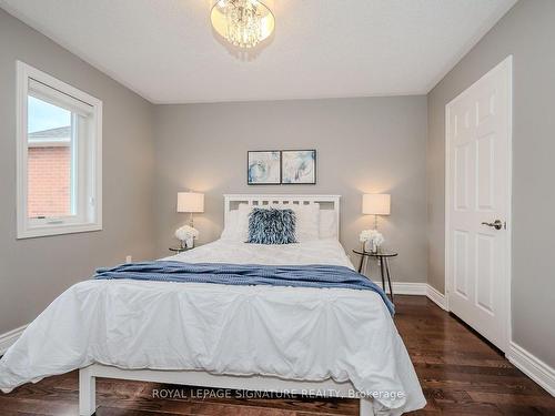 860 Bramble Crt, Mississauga, ON - Indoor Photo Showing Bedroom