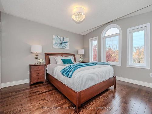 860 Bramble Crt, Mississauga, ON - Indoor Photo Showing Bedroom