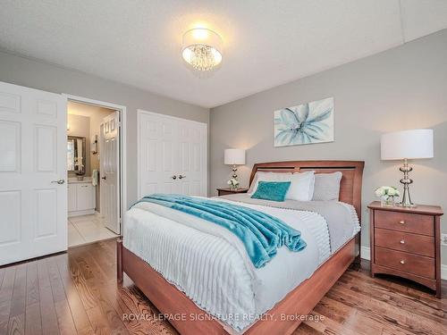 860 Bramble Crt, Mississauga, ON - Indoor Photo Showing Bedroom