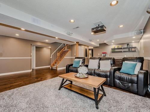 860 Bramble Crt, Mississauga, ON - Indoor Photo Showing Living Room