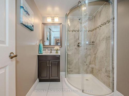 860 Bramble Crt, Mississauga, ON - Indoor Photo Showing Bathroom