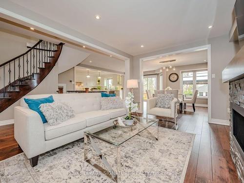 860 Bramble Crt, Mississauga, ON - Indoor Photo Showing Living Room With Fireplace