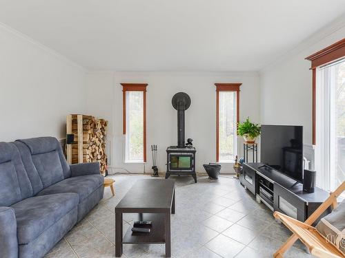 Salon - 2206 Ch. Mcgill, Sainte-Julienne, QC - Indoor Photo Showing Living Room