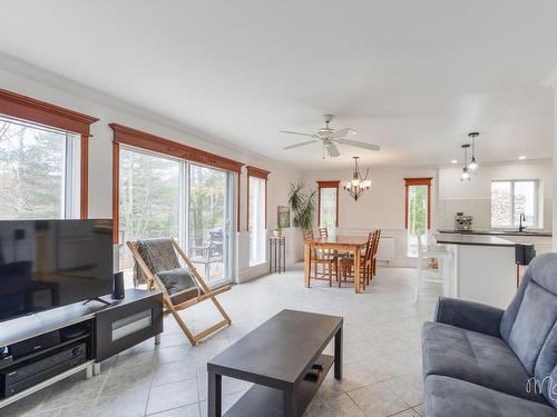 Salon - 2206 Ch. Mcgill, Sainte-Julienne, QC - Indoor Photo Showing Living Room