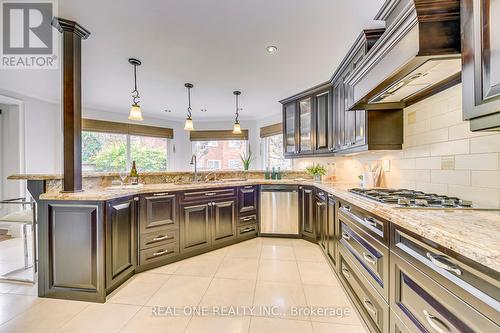 3401 Water Lily Court, Mississauga, ON - Indoor Photo Showing Kitchen With Stainless Steel Kitchen With Upgraded Kitchen