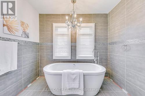 3401 Water Lily Court, Mississauga, ON - Indoor Photo Showing Bathroom