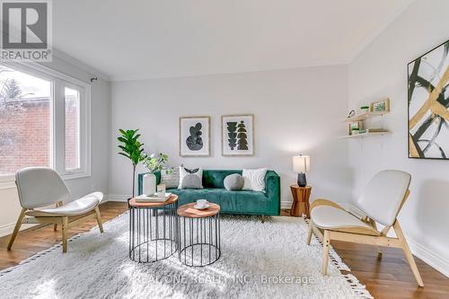 3401 Water Lily Court, Mississauga, ON - Indoor Photo Showing Living Room