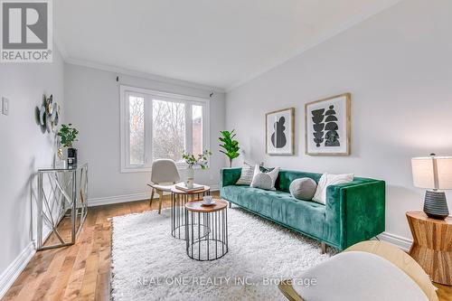 3401 Water Lily Court, Mississauga, ON - Indoor Photo Showing Living Room